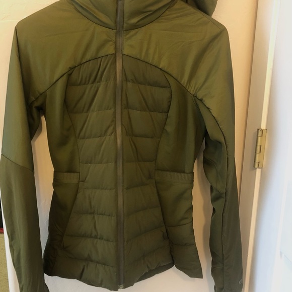Lululemon Down For It All Jacket Size 6.  Moss Green. Slim Fit, Hip Length - Picture 2 of 8
